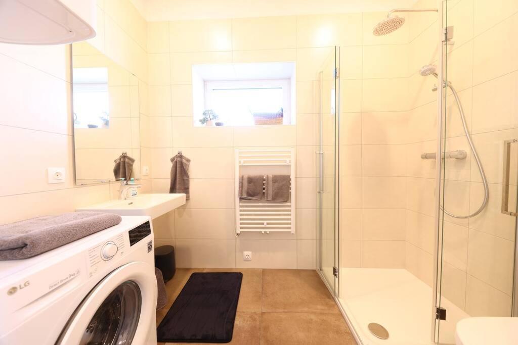 Wohnen Bahnstrasse 5 Apartman Klagenfurt am Woerthersee Kültér fotó